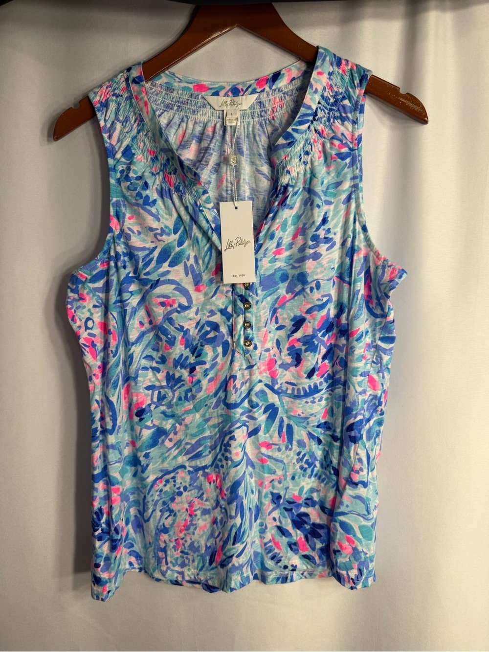 Lilly Pulitzer Sleeveless V-Neck Tank Top - Pastel Blue Floral  size L new w tag